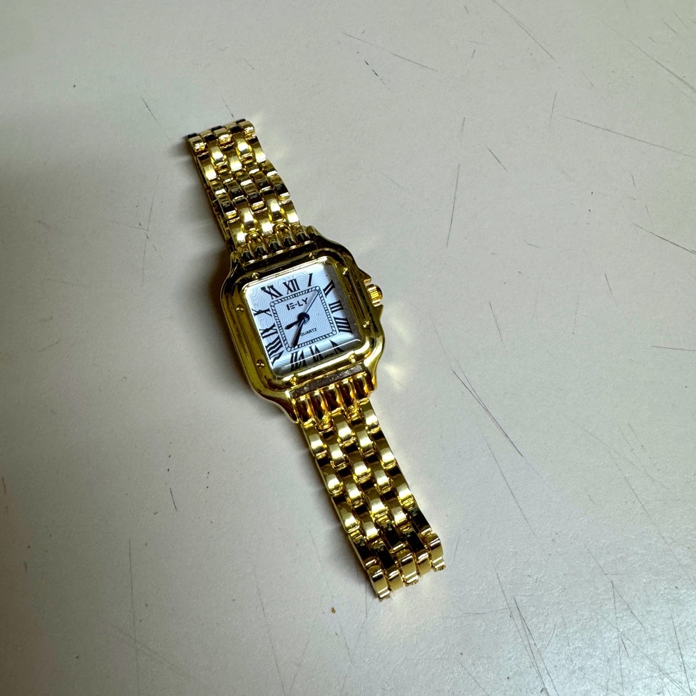 🔥 Unbranded Gold Watch 🔥